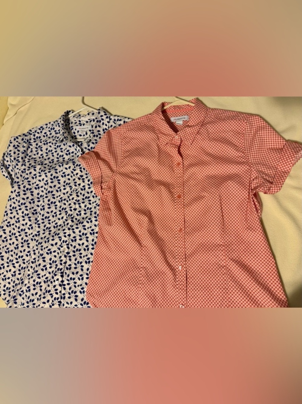 2 Liz Claiborne Women’s Tops sz L Short Sleeve Coral White Blue